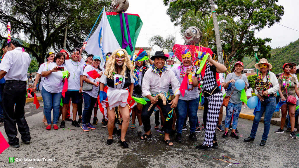 ciudadanos de quillabamba celebrando carnavales